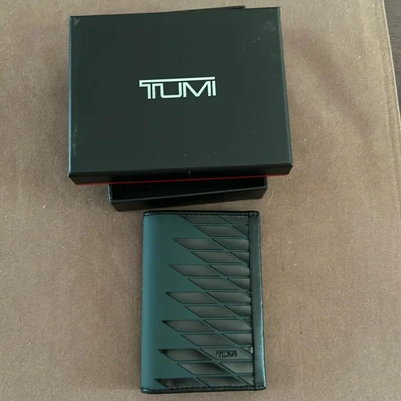 NWT Tumi Alpha multi window card case - Picture 1 of 5